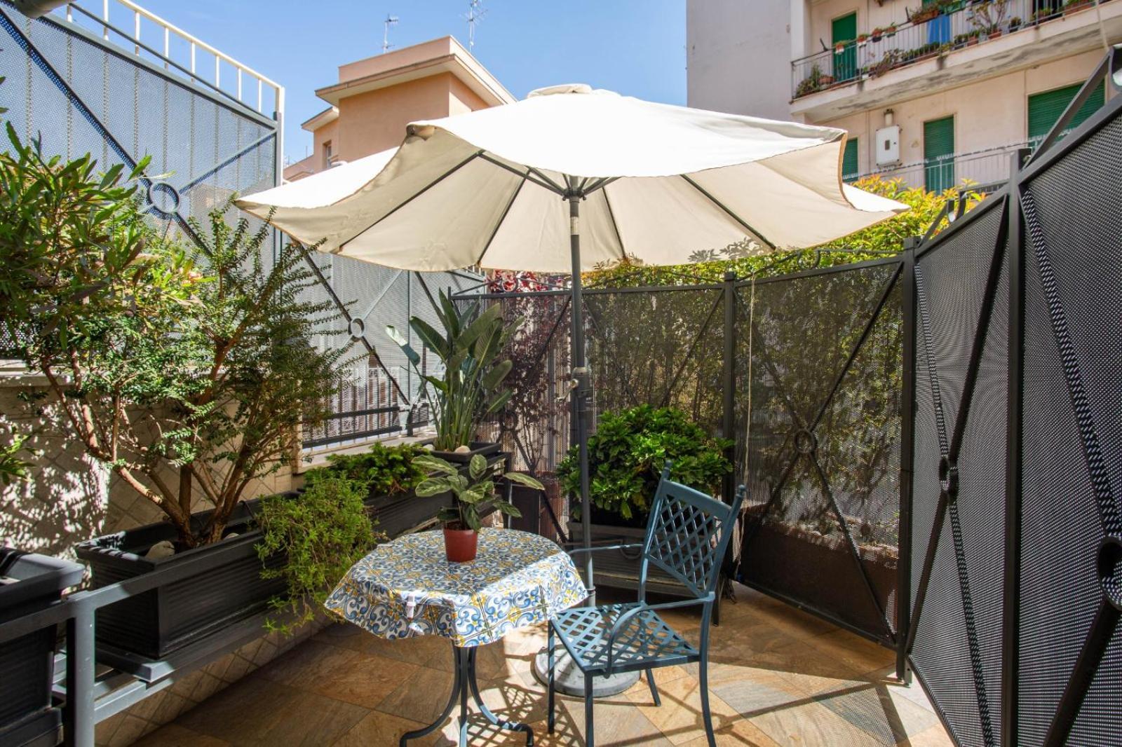 Little Rock Guest House Гаета Екстериор снимка