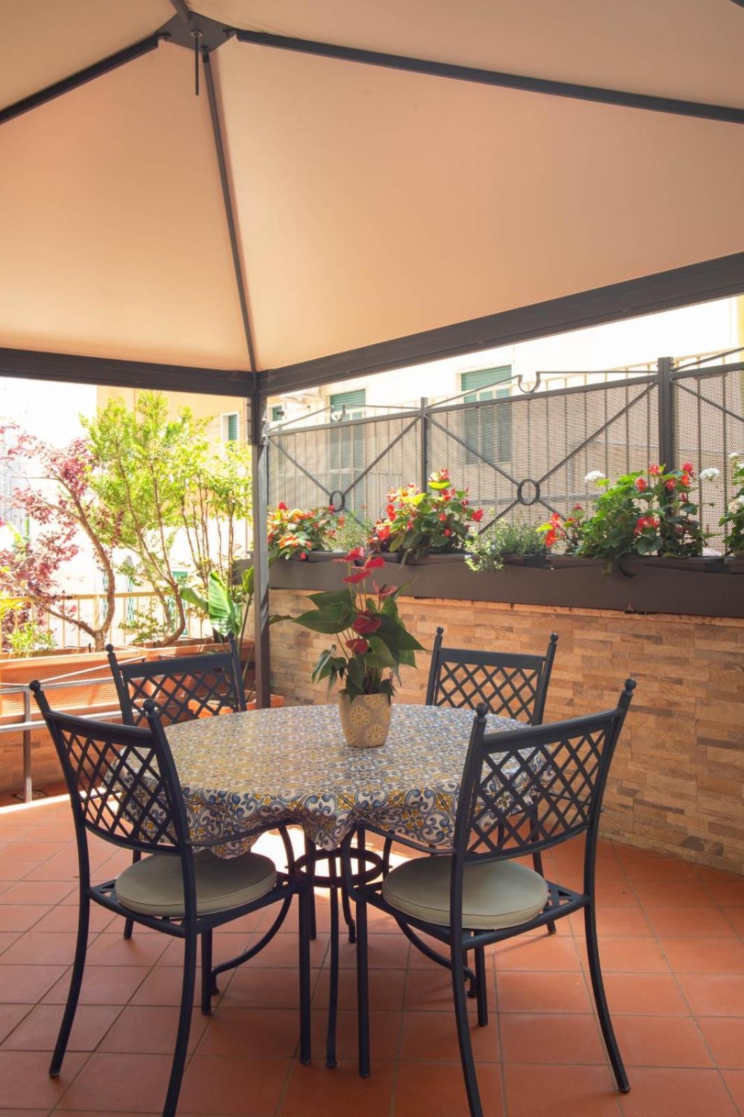 Little Rock Guest House Гаета Екстериор снимка
